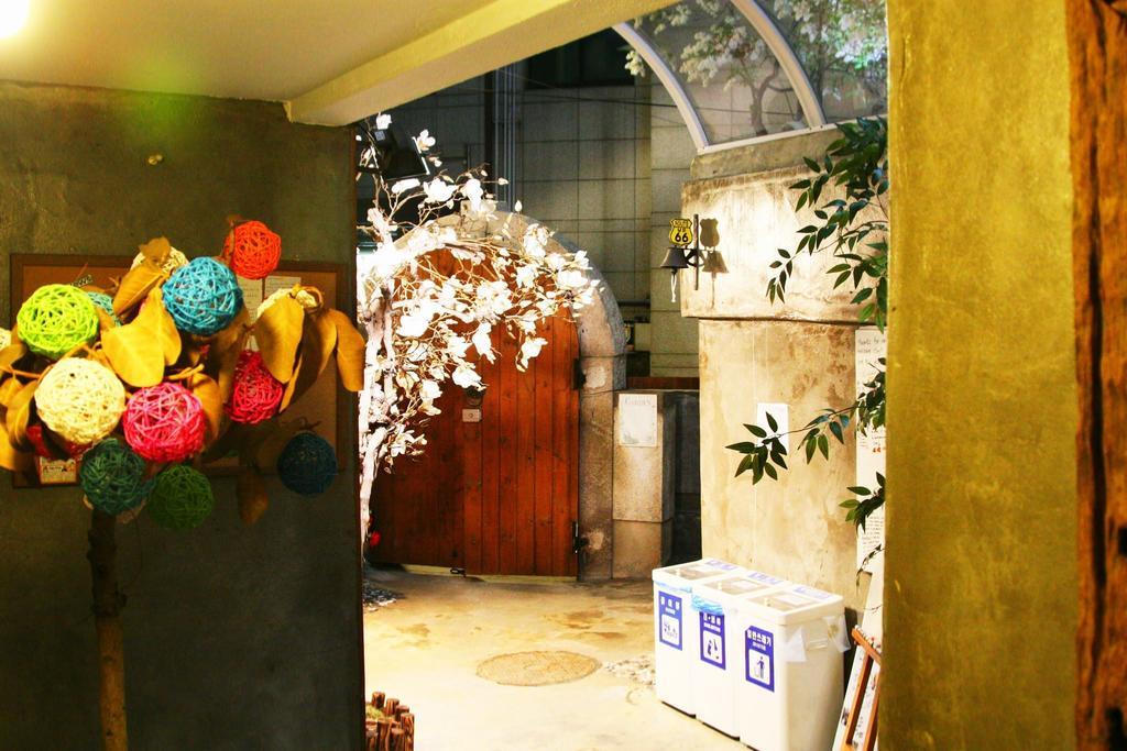 Crib 49 Guesthouse - Foreigner Only Seul Zewnętrze zdjęcie