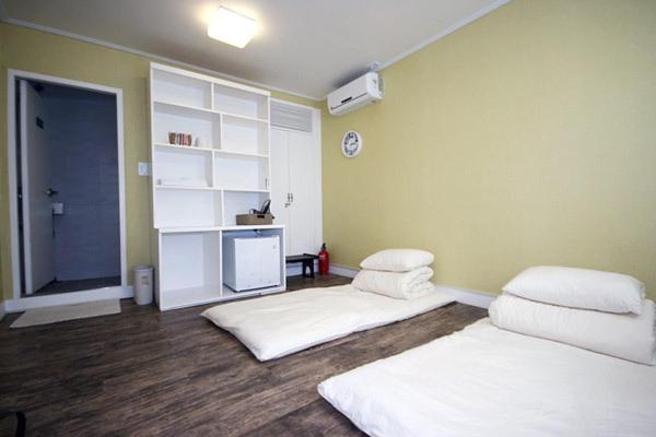 Crib 49 Guesthouse - Foreigner Only Seul Zewnętrze zdjęcie