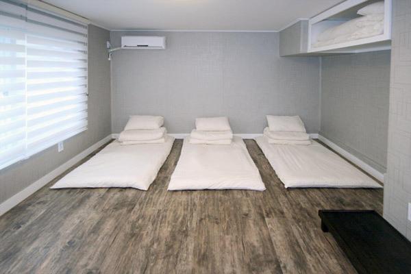 Crib 49 Guesthouse - Foreigner Only Seul Zewnętrze zdjęcie